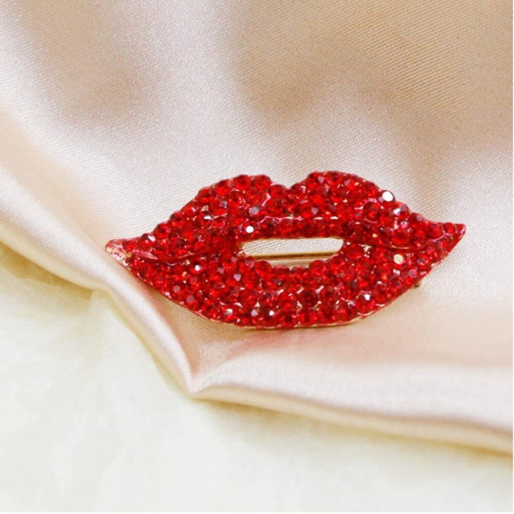 Red 💄 👄 Lip Mini Brooch, NWT